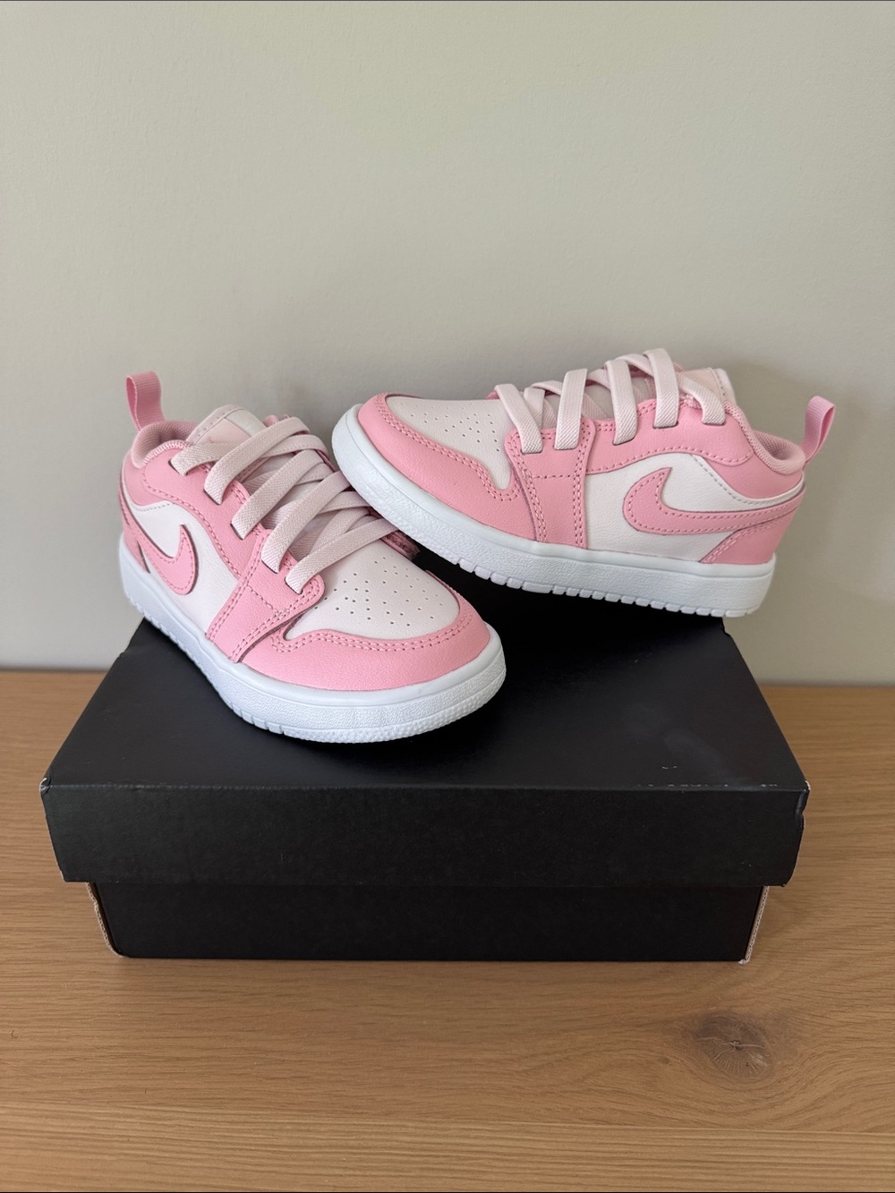 Jordan 1 LOW ALT (PS) in Pink and White - Size 11c - BNIB/NWT